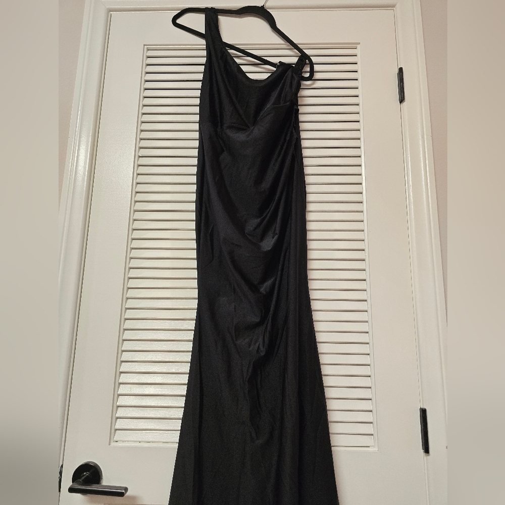 Fashion Nova - (NWT) One-Shoulder Sleeveless Long Ruched Side Maxi Dress